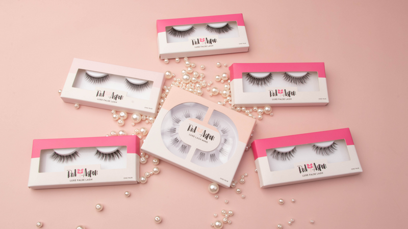 How to Safely Remove False Lashes
