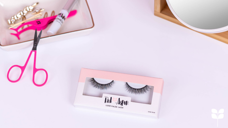 How to Safely Remove False Lashes