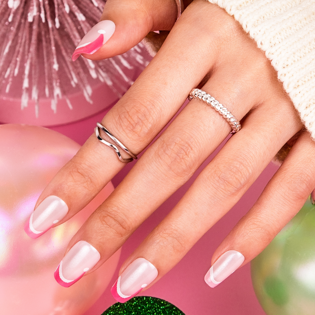 Pretty in Pink, Mrs. Claus