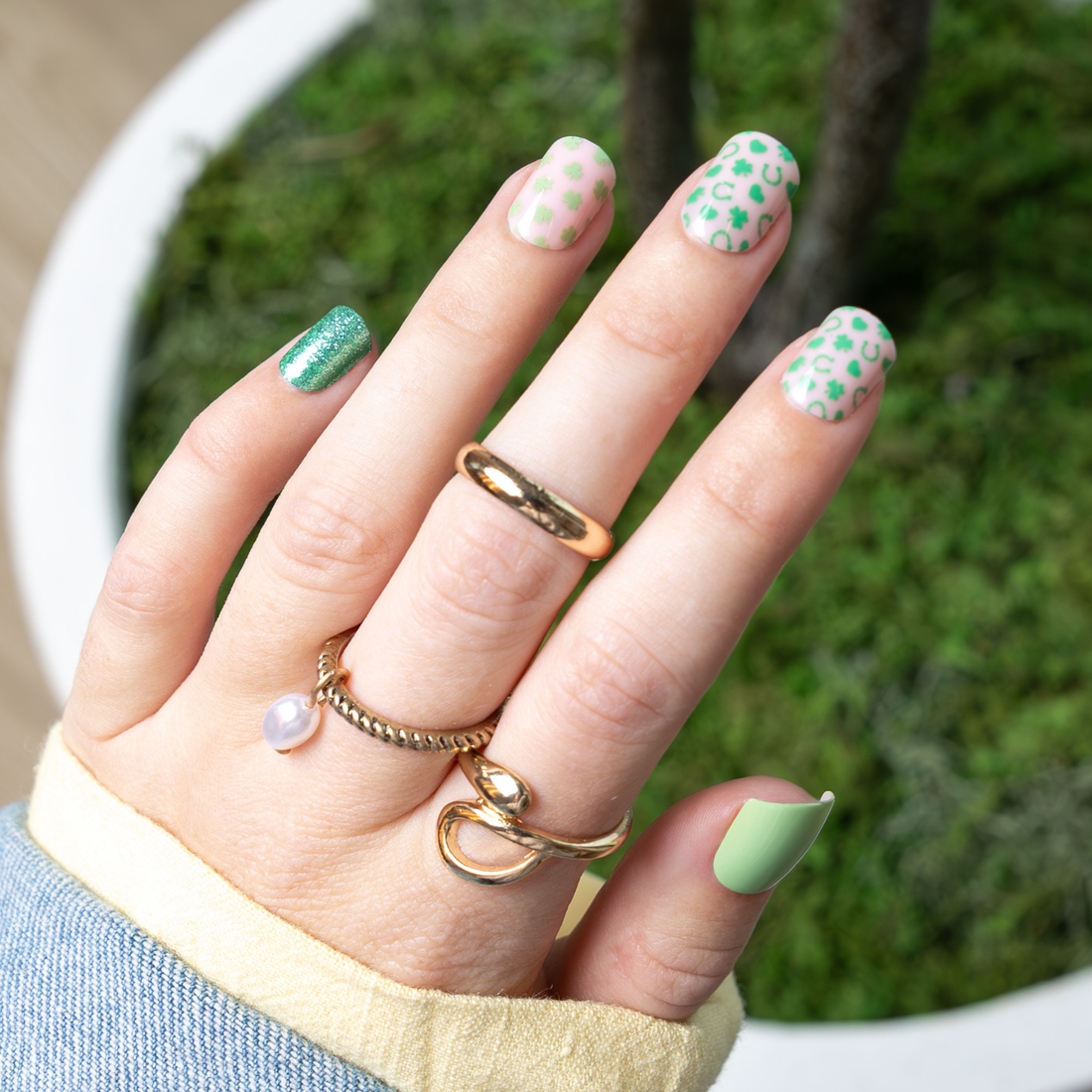 Pinch-Proof Besties, Bronagh