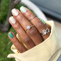 Pinch-Proof Besties, Bronagh